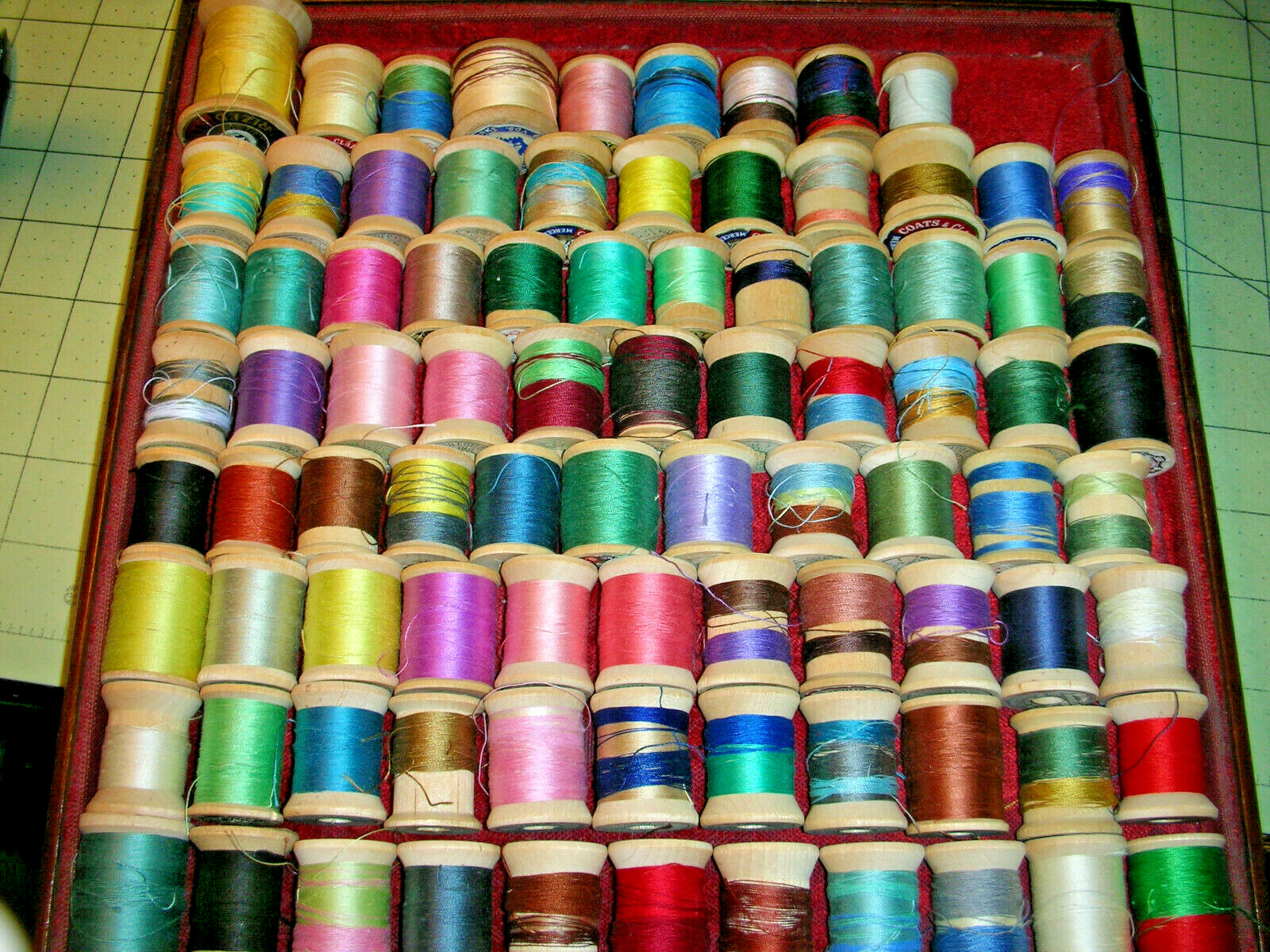 Lot of 87 Vintage Thread Spools ~ Most with Thread ~ Coats & Clark's Belding C +
