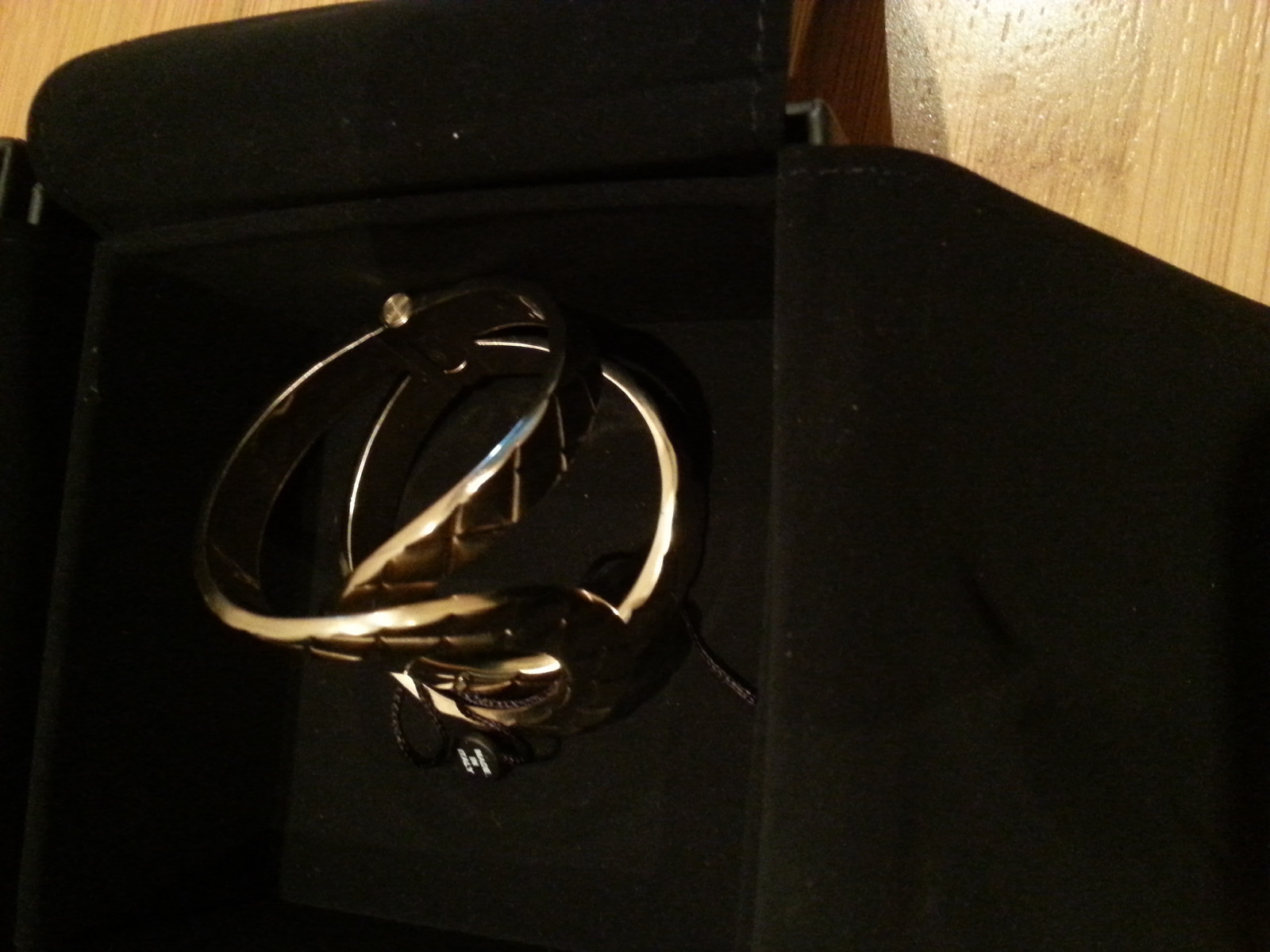 Pre-owned Chanel Pearls Braclet- EXCELLENT condition