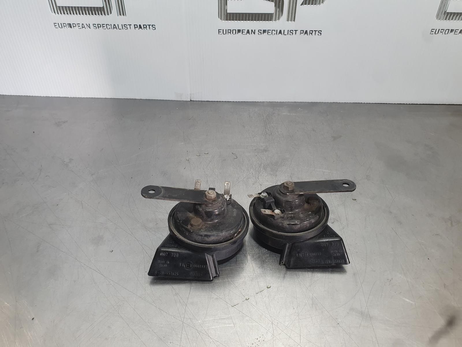 2002 C Class MERCEDES HORN W203 10/00-01/07 PAIR image 4