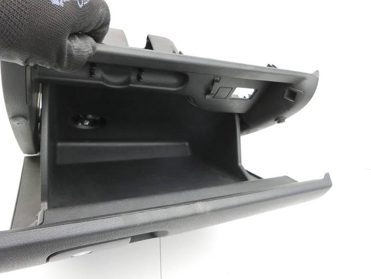VW Tiguan I 5N 07-11 Handschuhfach Handschuhkasten VW Tiguan I 5N 07-11 17.06.2010 5M1857114E 5M1857114E82V gebraucht Vorschau 3