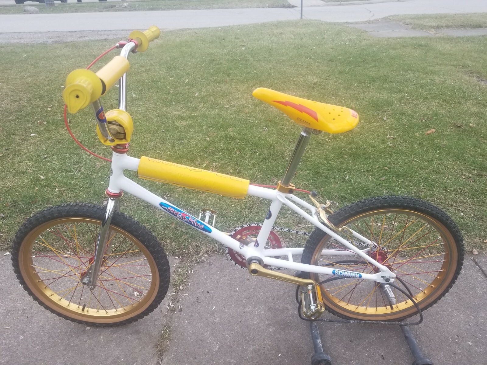 OLD SCHOOL BMX WHITE SCHWINN STING TEAM COMPLETE FRAME FORK OLD SCHOOL BMX WHITE SCHWINN STING TEAM COMPLETE FRAME FORK