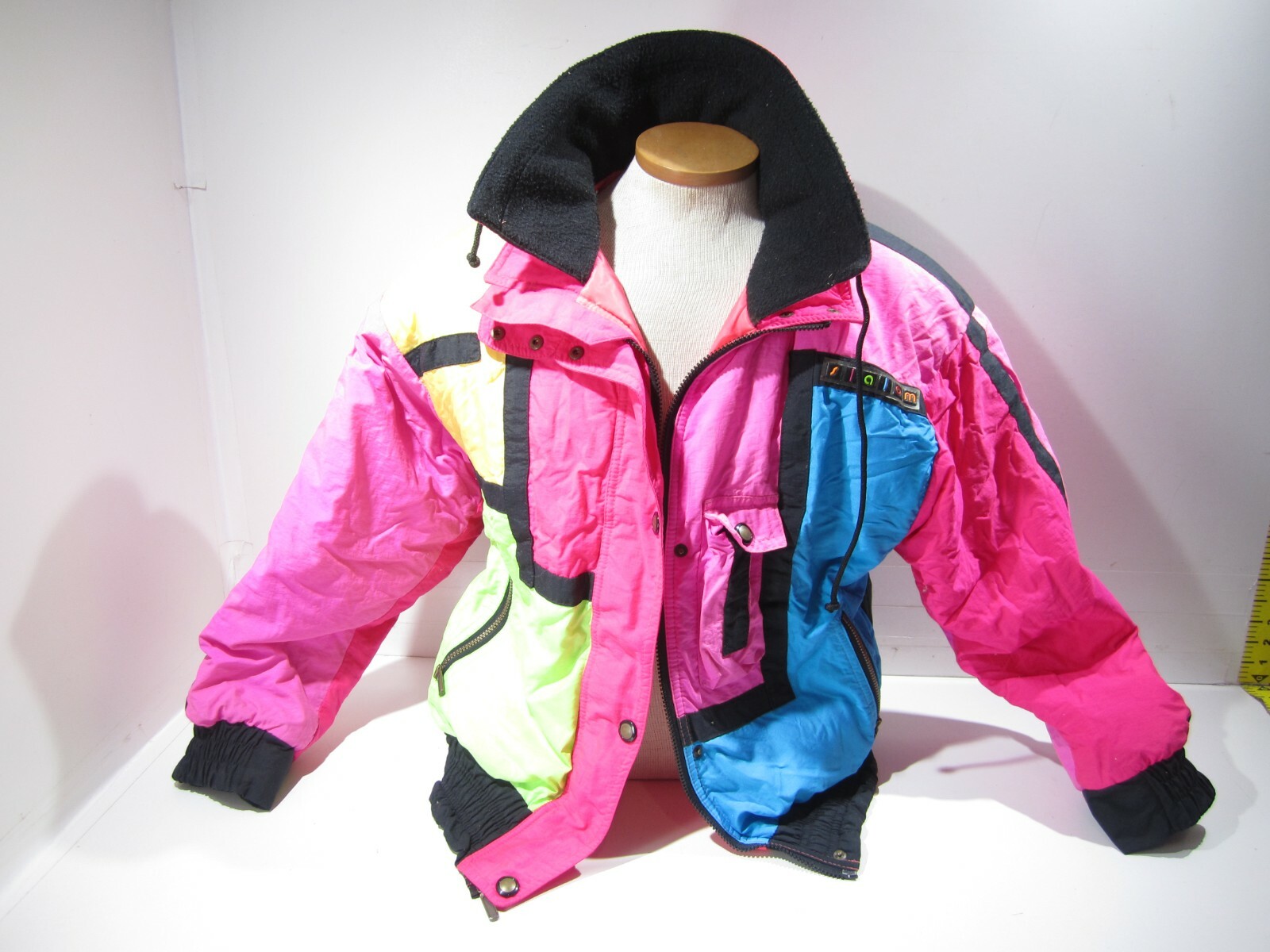 Slalom Women's Vintage 80s Ski Jacket Winter Sports Slalom Women's Vintage 80s Ski Jacket Winter Sports