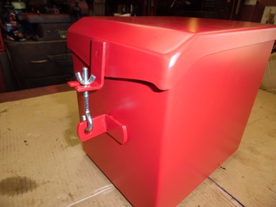 INTERNATIONAL  FARMALL TRACTOR  H, W4 Su.H BATTERY BOX WITH LID   GAS ENGINE