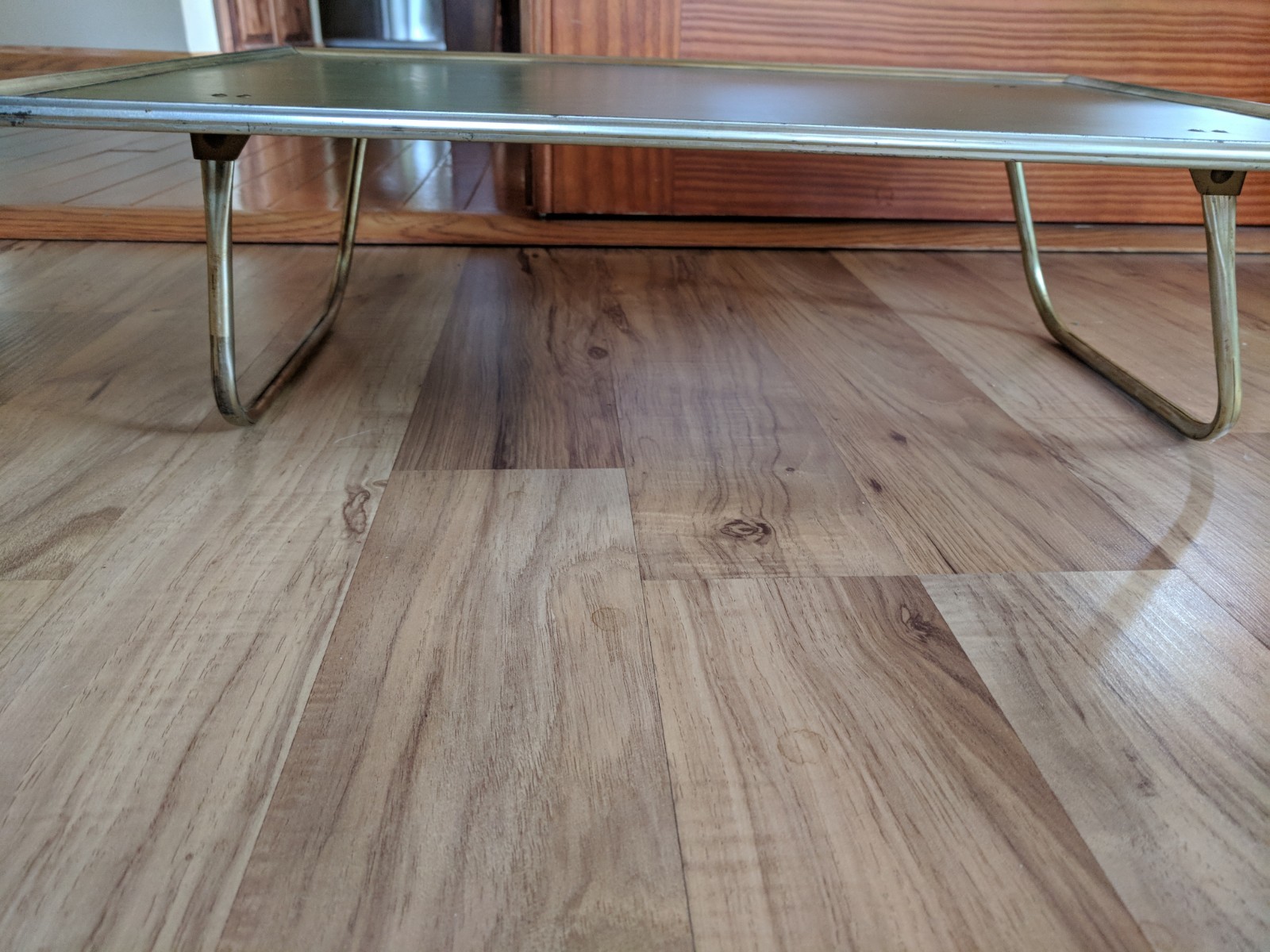 Vintage Green Wood Grain TV Tray With Folding Legs