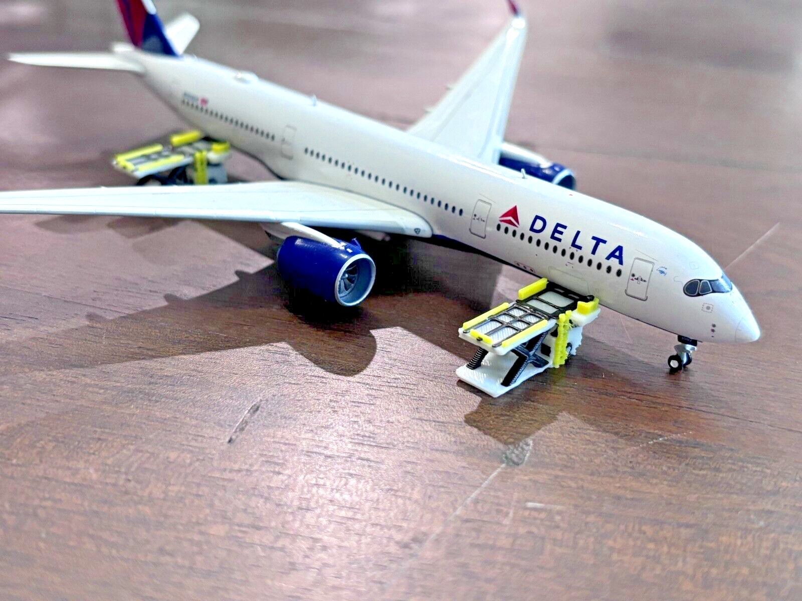 1:400 Model Airport Accessories - 6 Piece Airplane Cargo Loader Set (3D Printed)