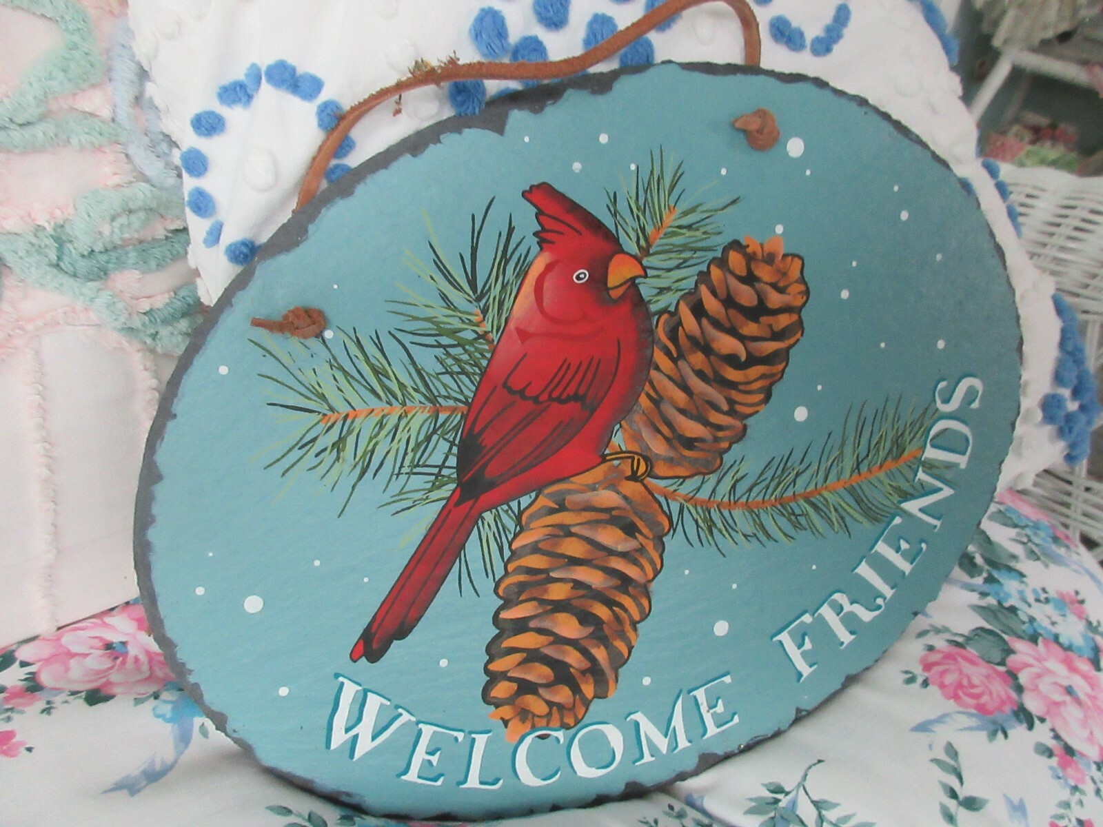 NEW WELCOME FRIENDS CARDINAL WINTER OVAL SLATE HANGING PLAQUE SIGN PINECONES