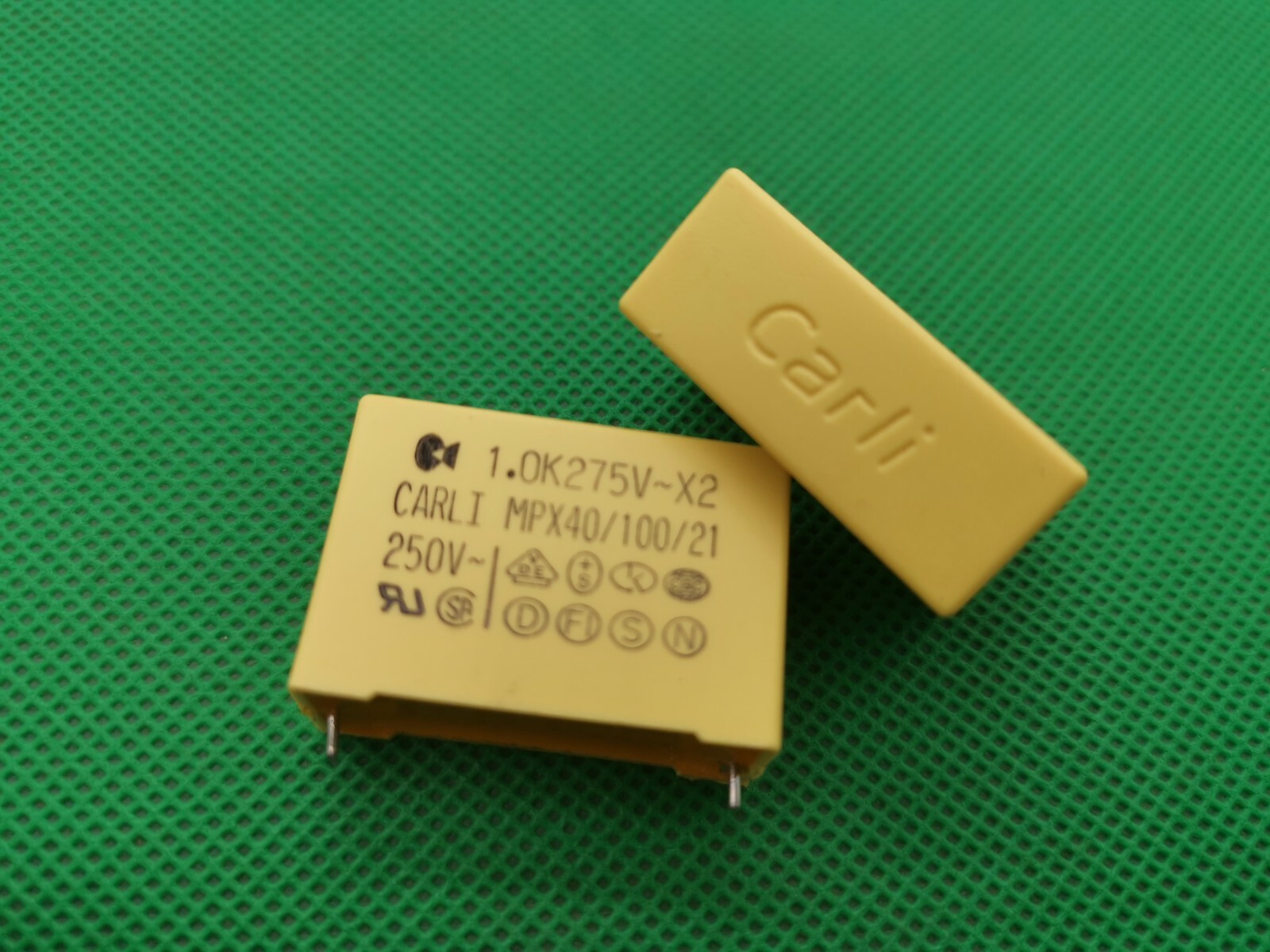 Vりこぴん 0.47uF 275v, 470n X2 40/85/21, Safety Capacitor pitch 15mm