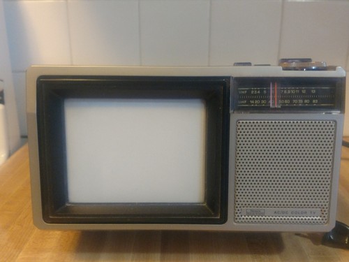 Vintage Sears Roebuck AC/DC Portable Color Television 564-40000150 UHF-VHF