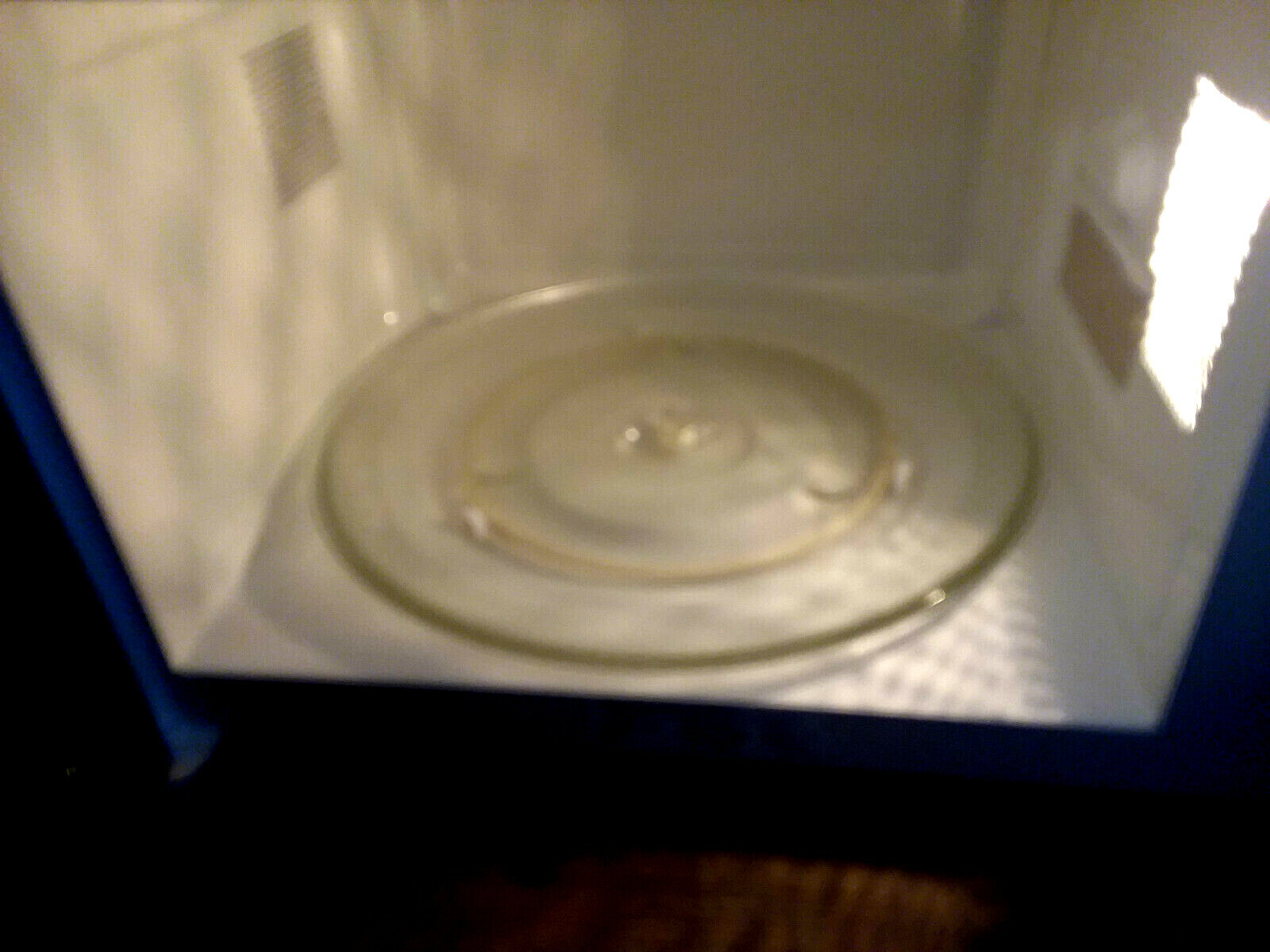 Panasonic NN-SN686S 1.2-cubic foot 1200-watt  Microwave Light Cosmetic Damage