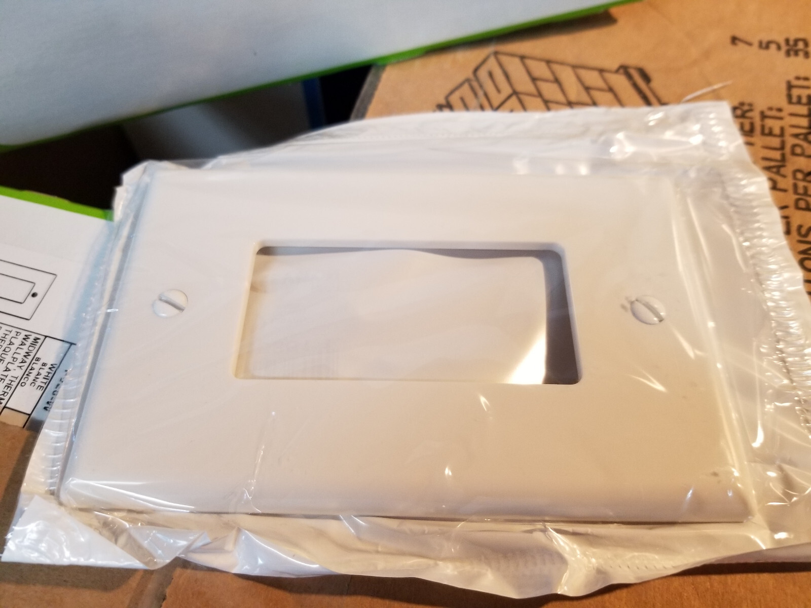 1 BOX OF 20PC - PJ26W  1-Gang Decora/GFCI Device Wallplate, Midway Size - Picture 1 of 5