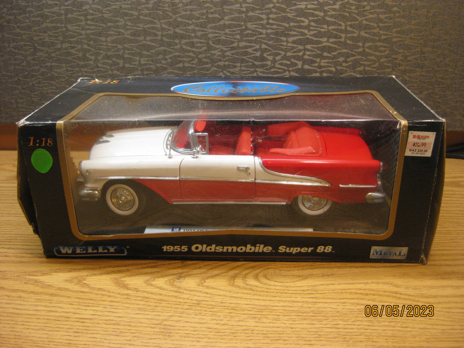 1/18 1955 OLDSMOBILE SUPER 88 CONVERTIBLE, WHITE/RED BY