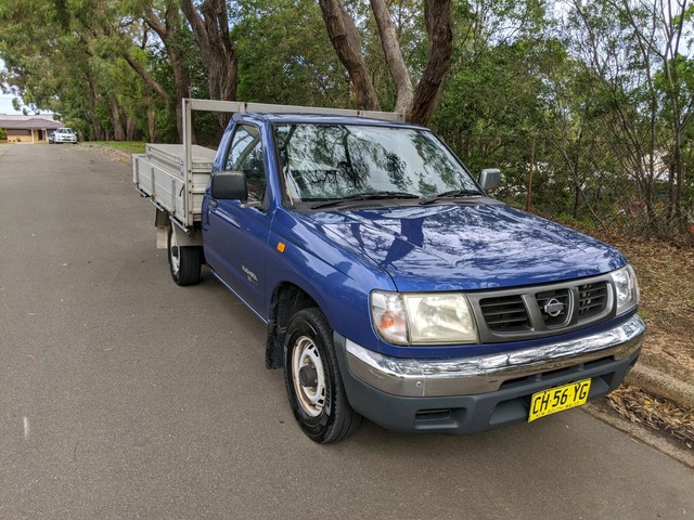 Nissan navara 2000