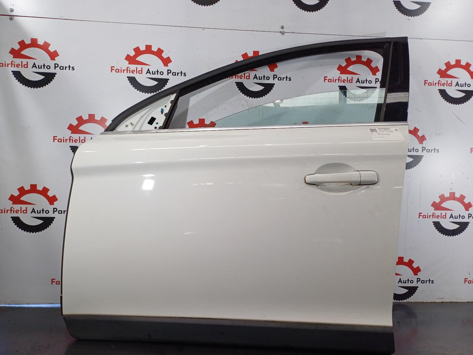 VOLVO XC60 DZ 02/2009-04/2017 LEFT FRONT DOOR WHITE - thumbnail 2