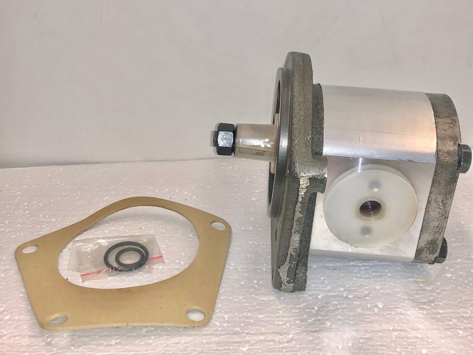 704330R95 3072694R91 704330R1 550105696 Hydraulic Pump Assembly