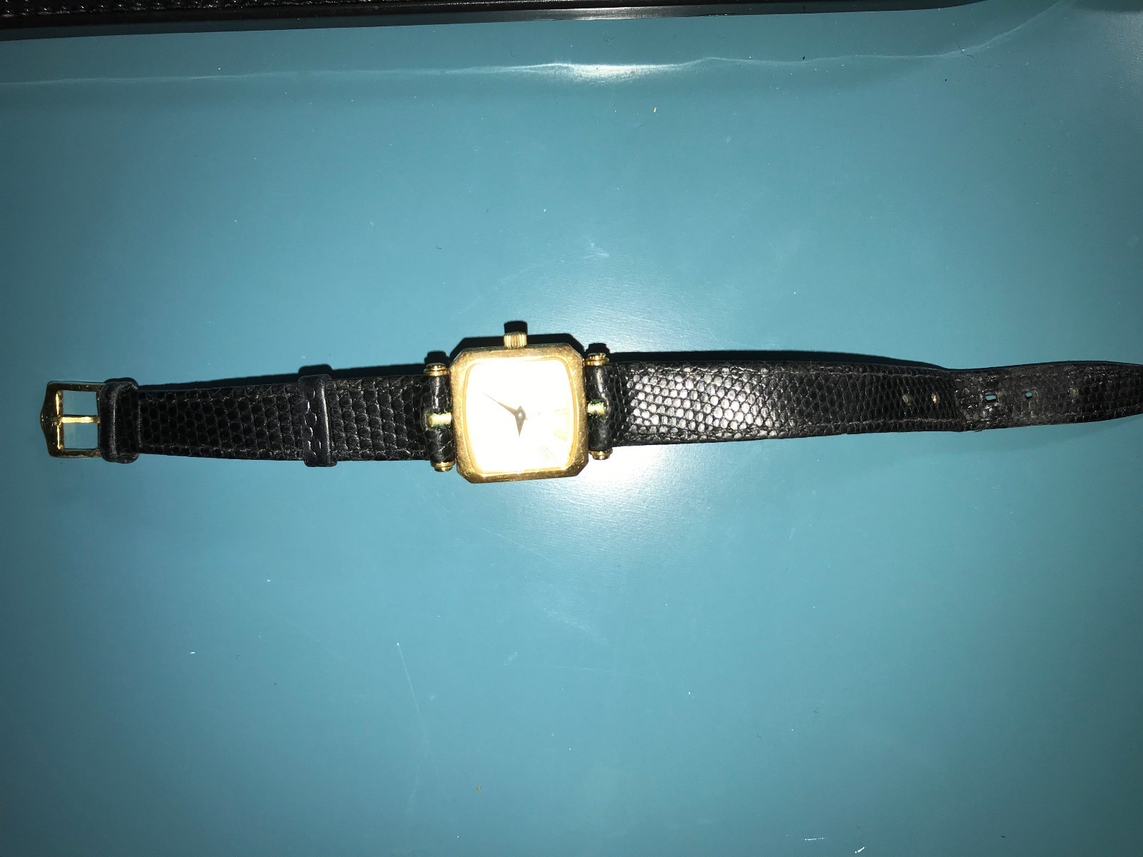 Vintage Gucci Rectangular Yellow Gold Wrist Watch Genuine Vintage Gucci Rectangular Yellow Gold Wrist Watch Genuine