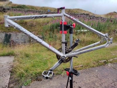 Carrera Kraken Mountain Bike Silver 18"Alum Frame, SR Suntour XCR Forks !BUNDLE!