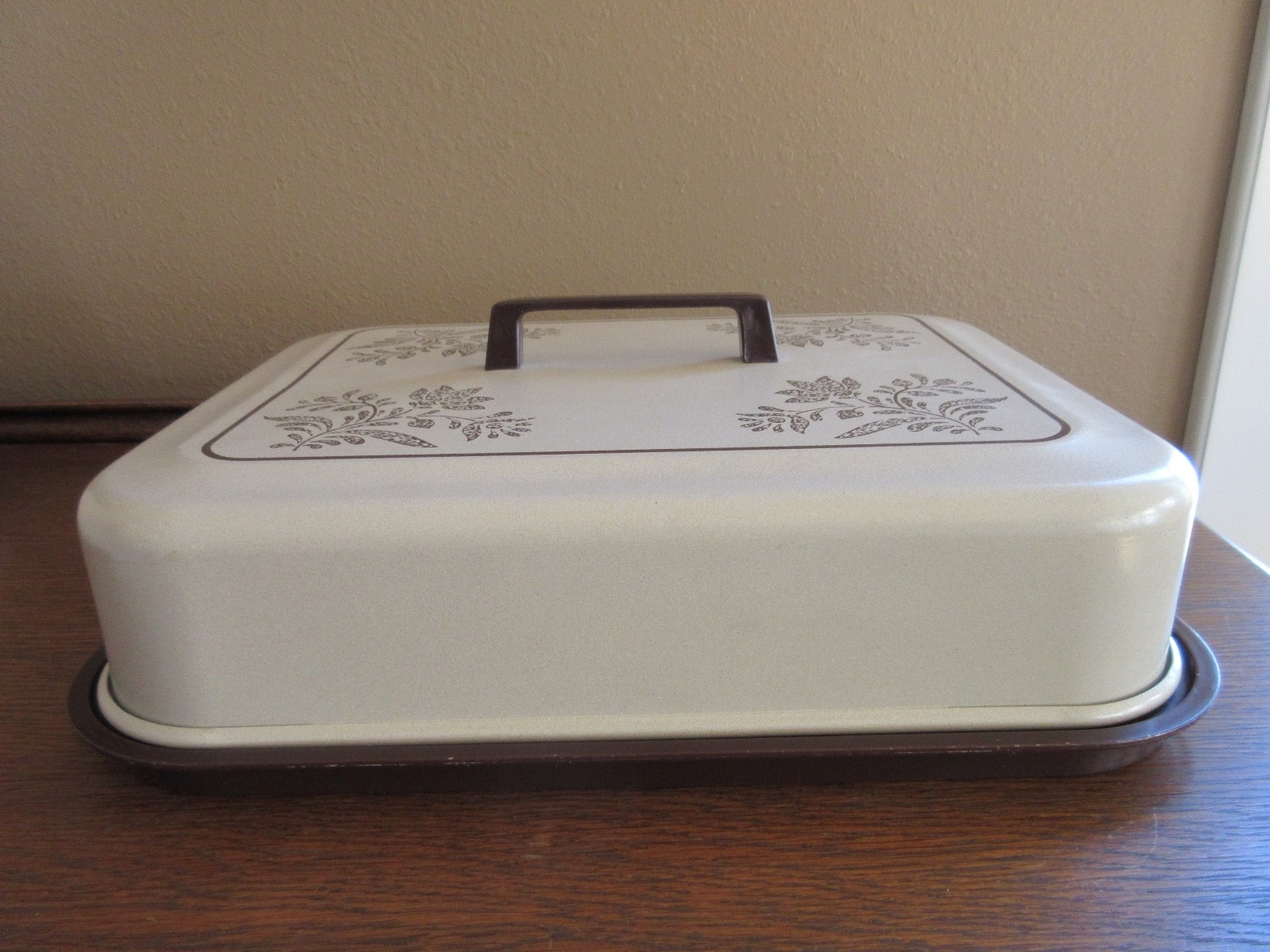 Retro KROMEX Metal & Plastic Rectangular Cake Carrier Taker, Sand & Brown, HTF