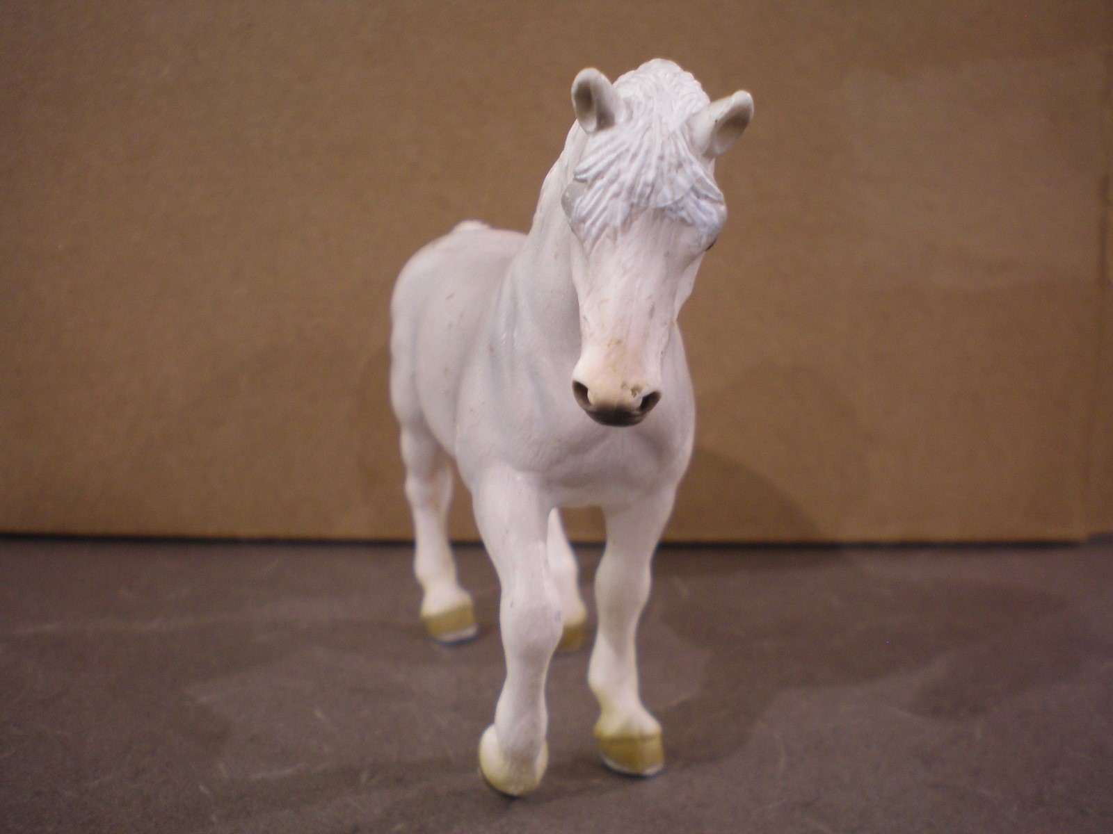 2004 Schleich GRAY & WHITE STALLION HORSE figurine/toy