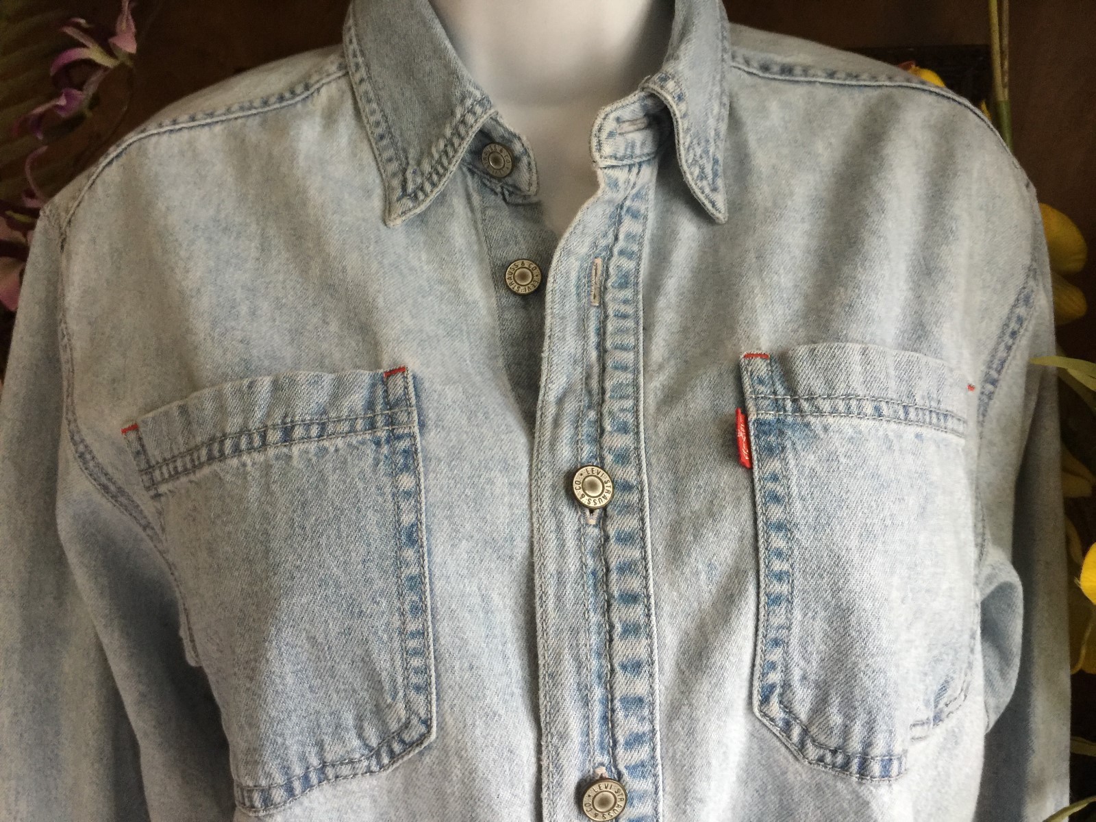 Levis Red Tab Long Sleeve Denim Metal Button Shirt Light Wash Unisex teen Med.