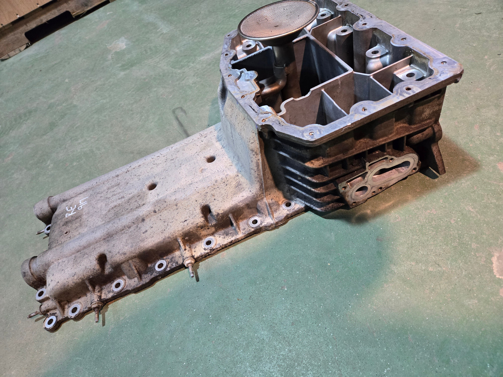 6.7L Powerstroke Upper Oil Pan bc3q-6675-eg bc3q-6676-fa - Picture 10 of 12