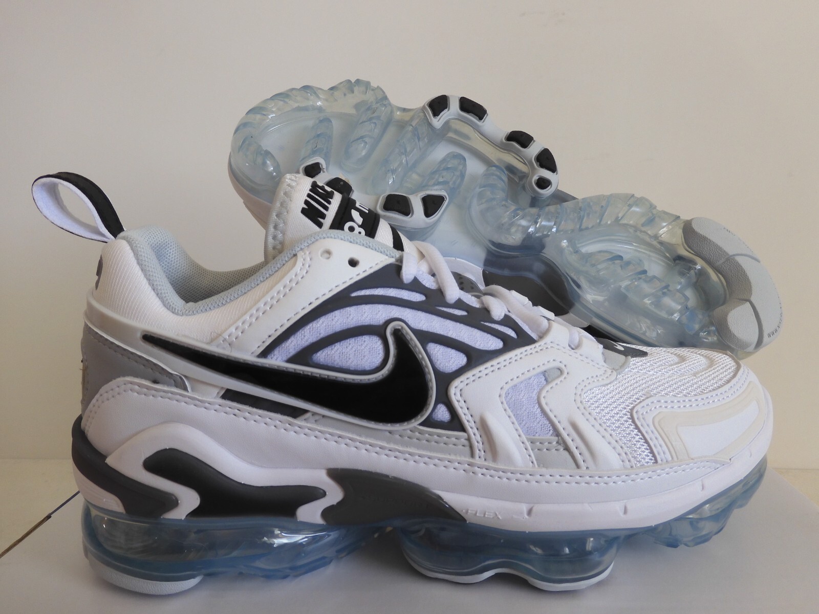 NIKE AIR VAPORMAX EVO WHITE-BLACK-WOLF GREY SZ 6 MENS/WMNS