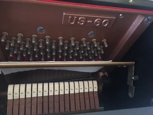 Beautiful Well- maintained Kawai Upright piano US 60 1985