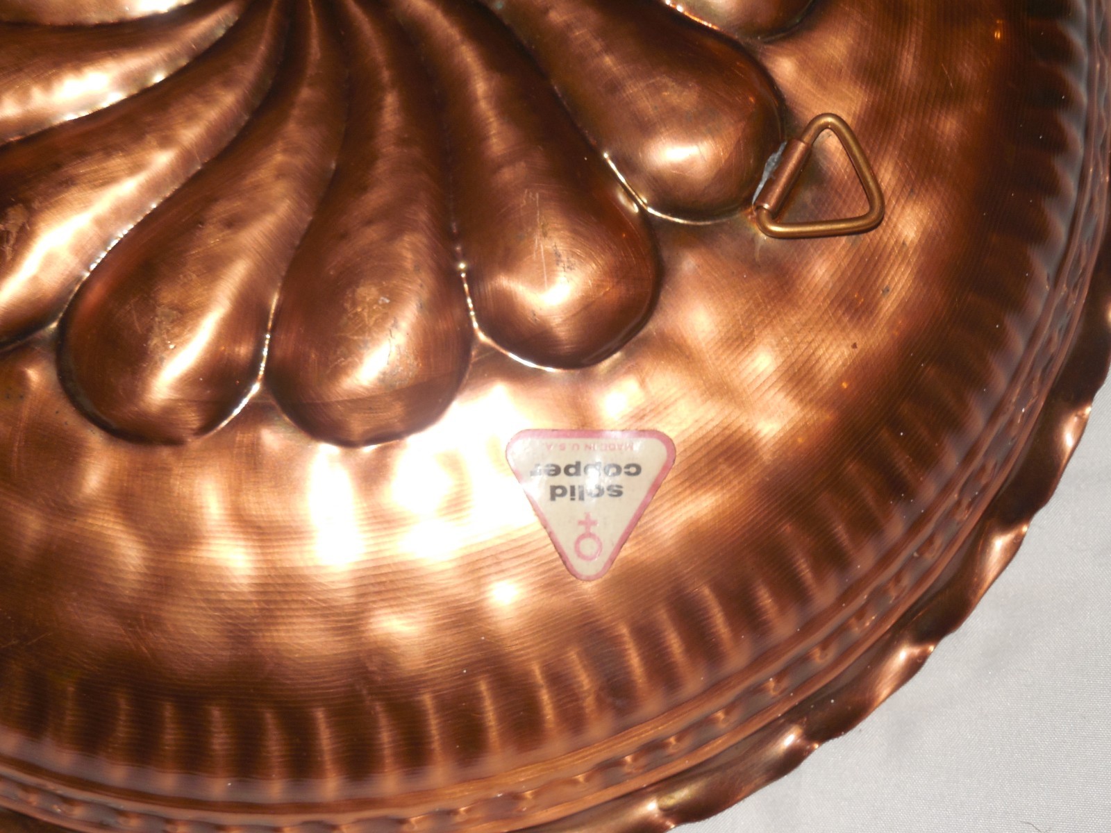 VINTAGE PRE-OWNED LARGE ARTS AND CRAFTS LOOK COPPER WALL HANGING PLAQUE USA