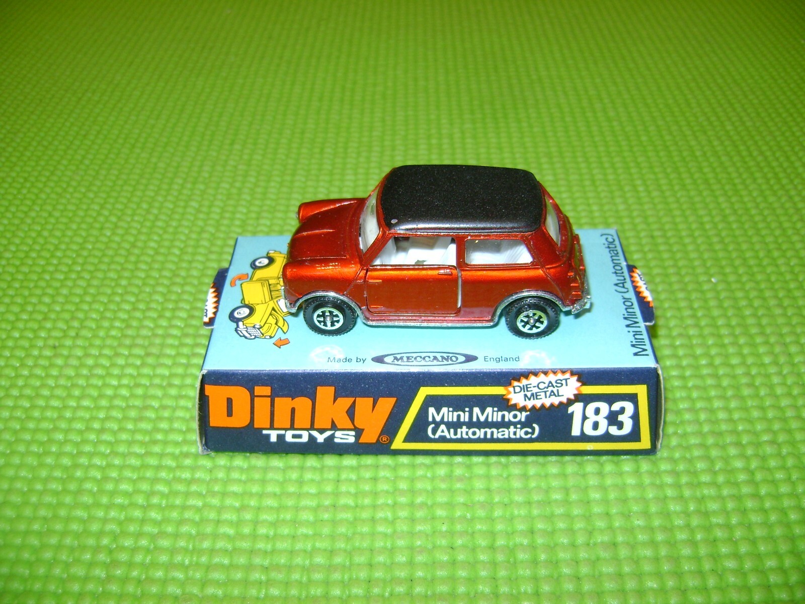 DINKY TOYS 183 MORRIS MINI MINOR AUTOMATIC ROUGE METALLISE