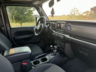 image 12 of interior