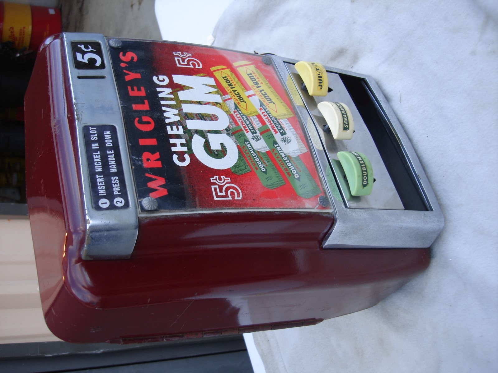 Vintage Original 1940's Vendo  Wrigley's  5 cent  3 Column Vending Machine