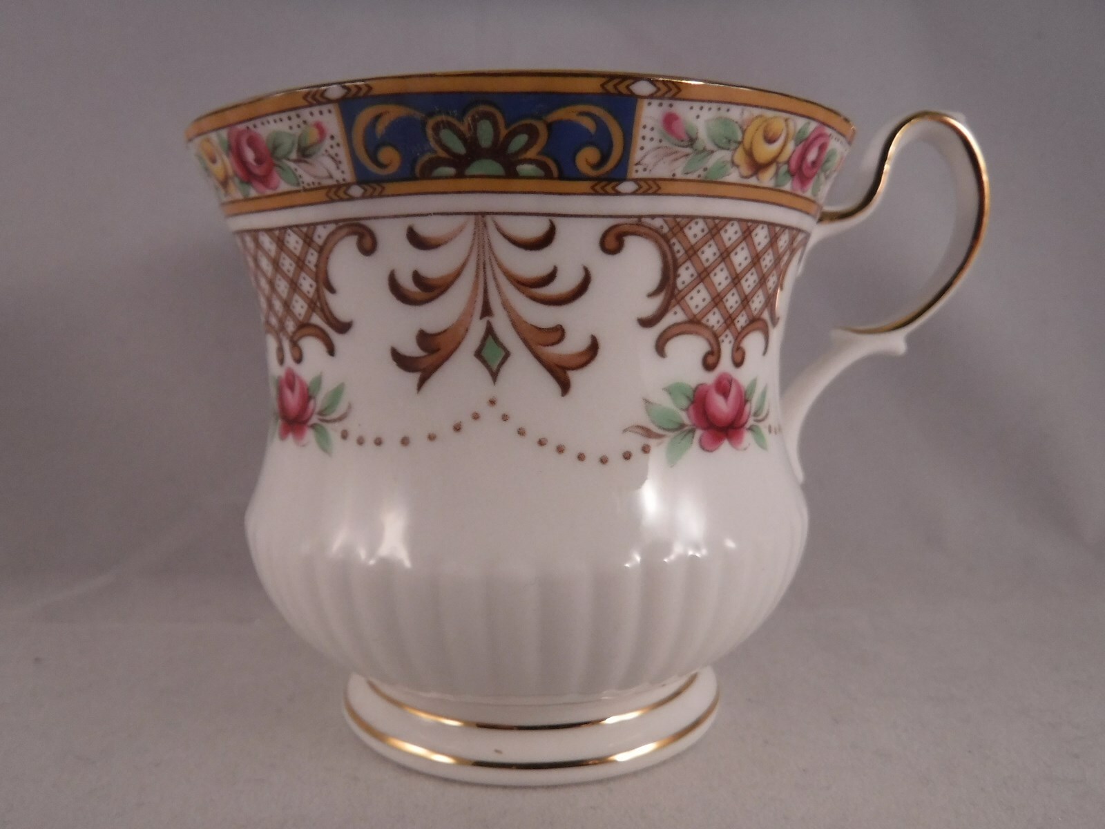 QUEEN'S BONE CHINA CUP SAUCER ROSINA CO KENILWORTH GOLD LATTICE FLORAL ENGLAND