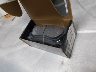 F4) Auto Extra Brake Pads AXMD881
