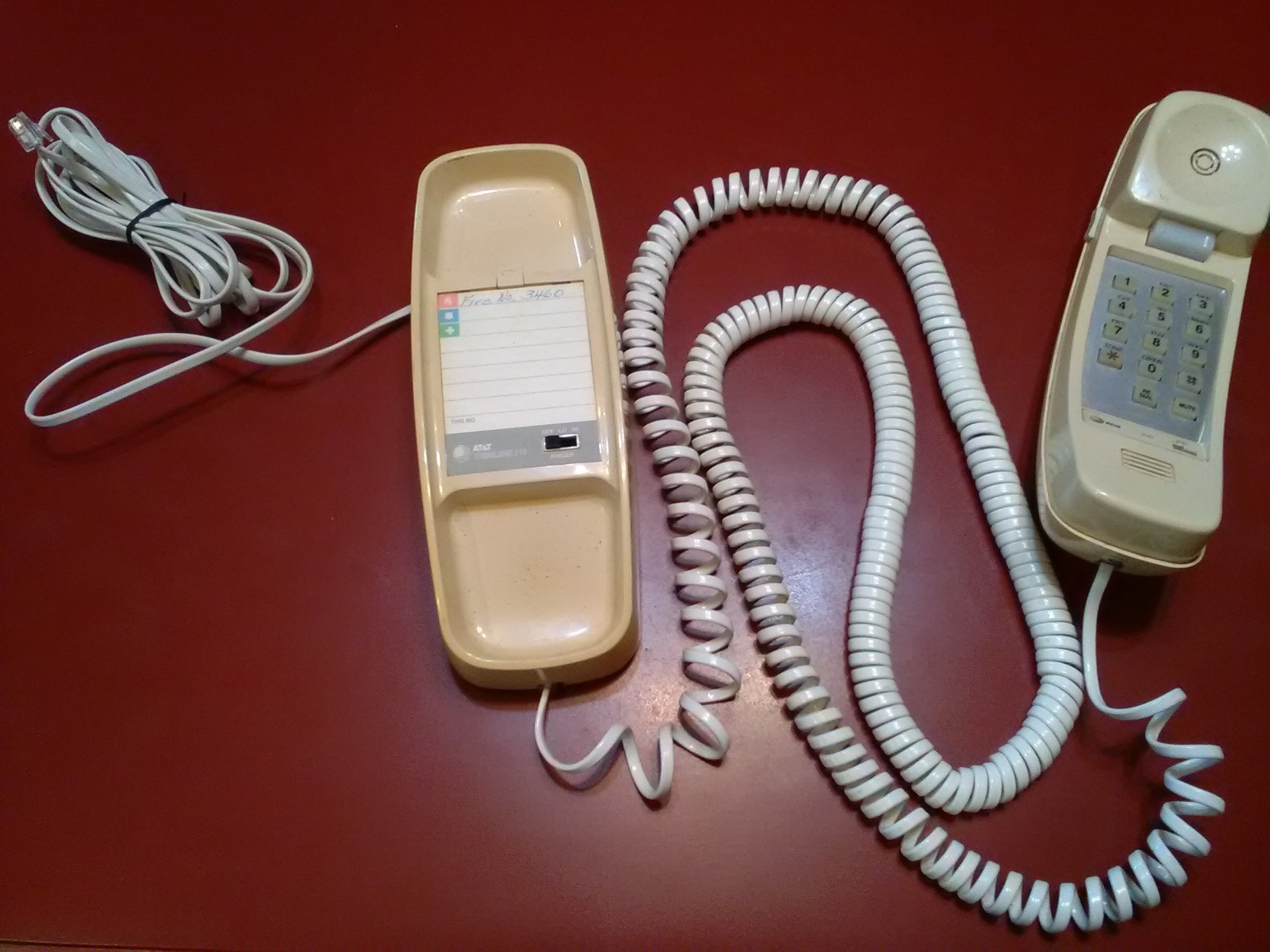??Vtg AT&T 210 Flesh Trimline Freedom Push Button Wall Desk Phone, long cord