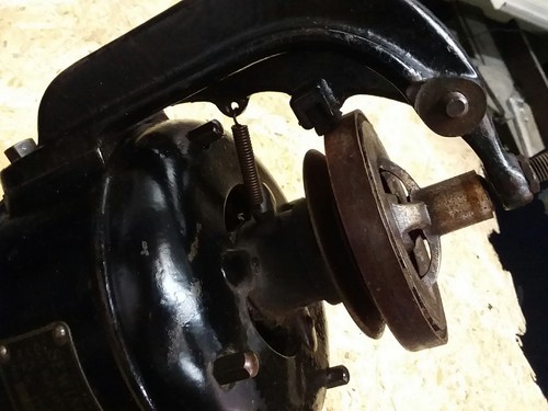 vintage singer sewing machine motor 1/5 hp and clutch assembly