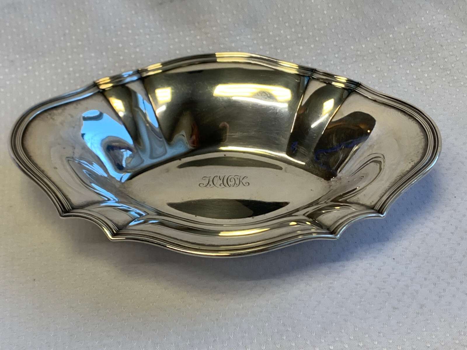 ティファニーの皿4枚 Tiffany Facets Small Bowl in Bone China | Tiffany & Co. US
