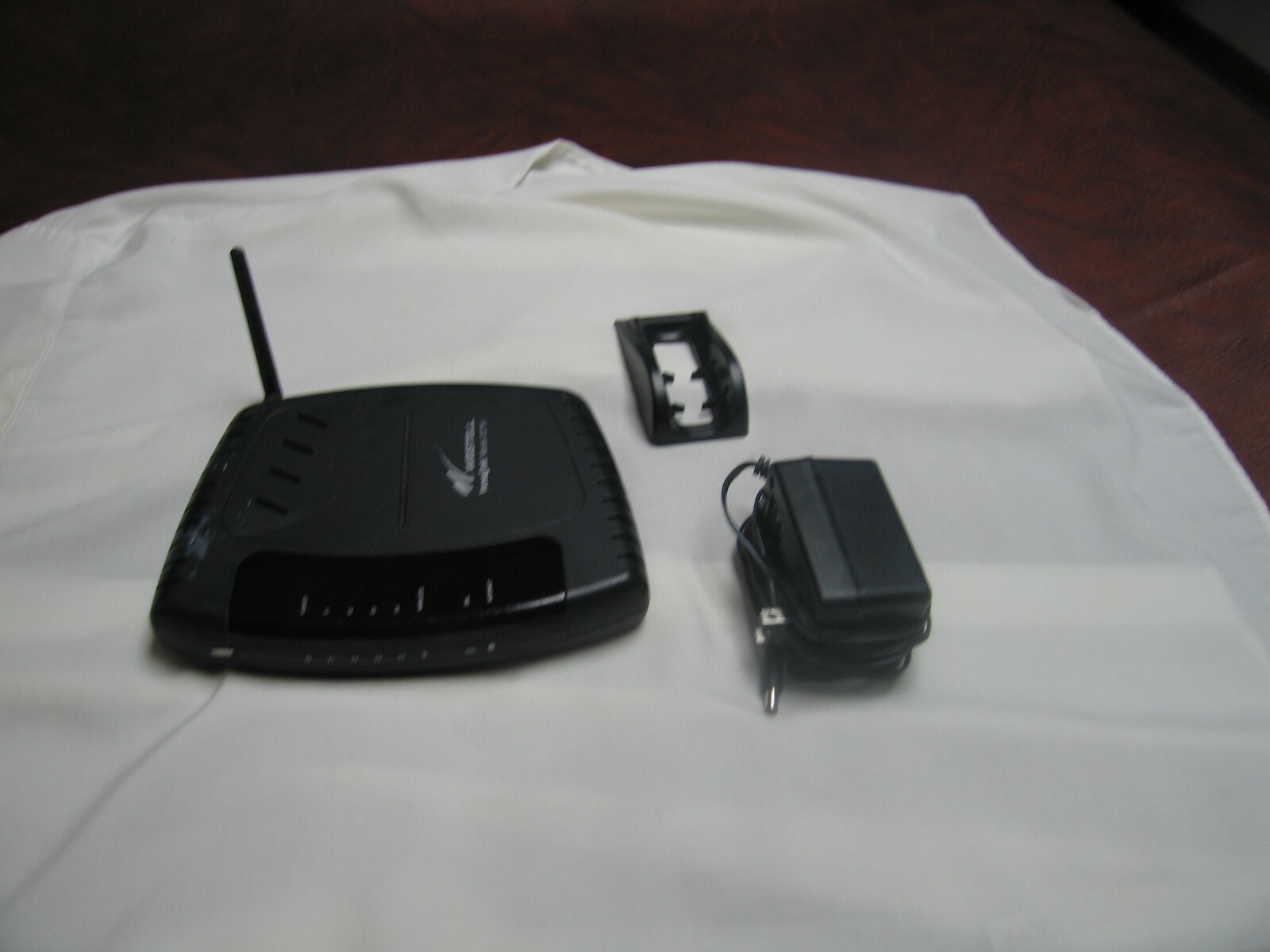 Westell VersaLink Model 327W Wireless WiFi Router w/Power Supply & Stand