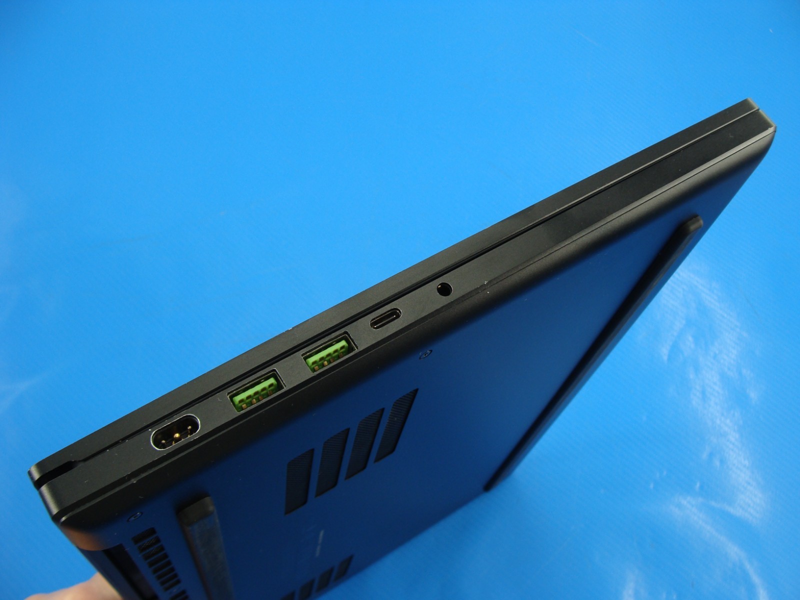 Razer Blade 15 Early RZ09-0330 15.3" 300hz i7-10875H 32GB 512GB RTX 2070 Super - Thumbnail 9