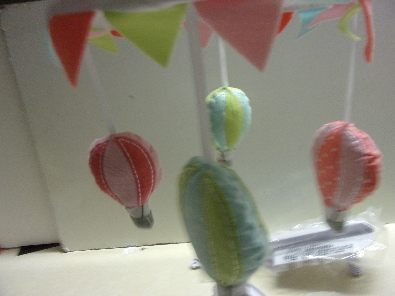 Circo Balloon Ride Musical Mobile  [tub 8]