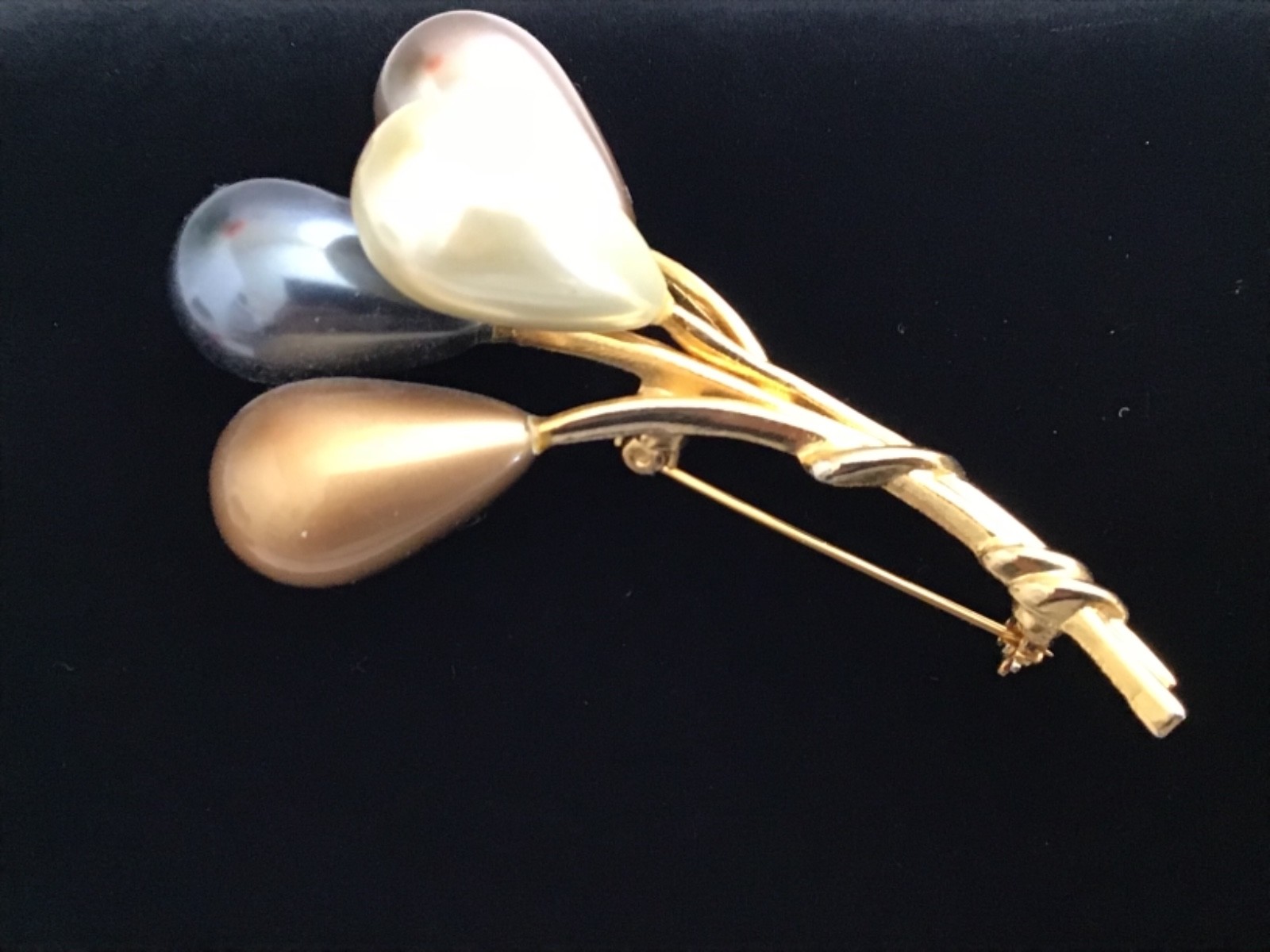 Vintage Large Gold Tone Faux Pearl Balloon Brooch