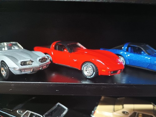 JOHNNY LIGHTNING 1979 CHEVROLET CORVETTE 1/64 RED JLCG031