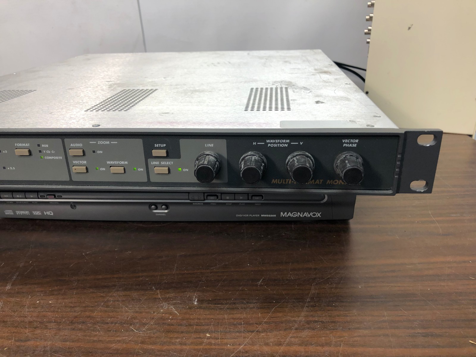 Videotek VTM-200 MULTI FORMAT Waveform/Vectorscope (Good condition)