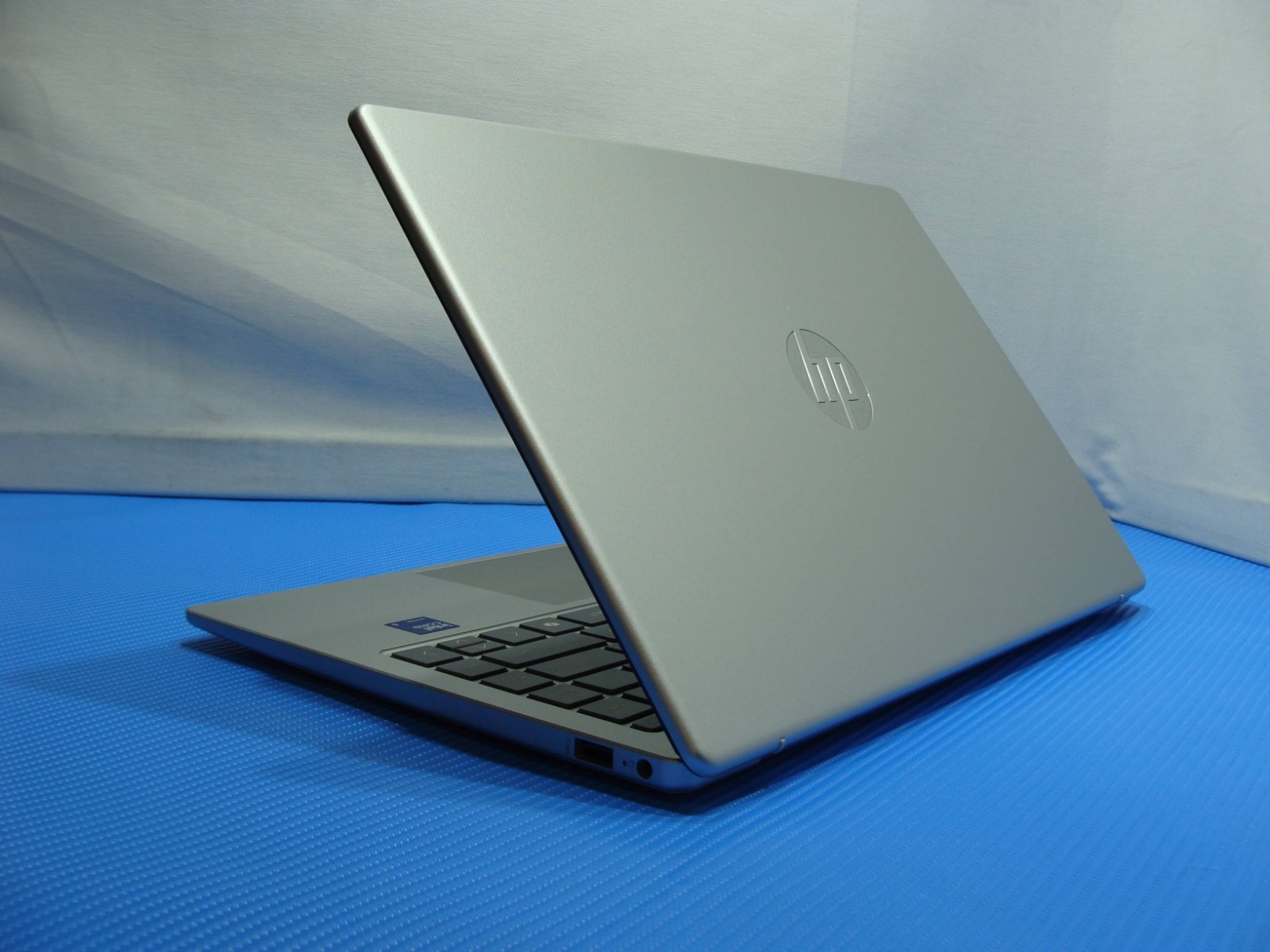HP 14-hc0037nr 14" FHD Ultra 5 225U 8GB RAM 256GB SSD Win 11 Home - Thumbnail 3