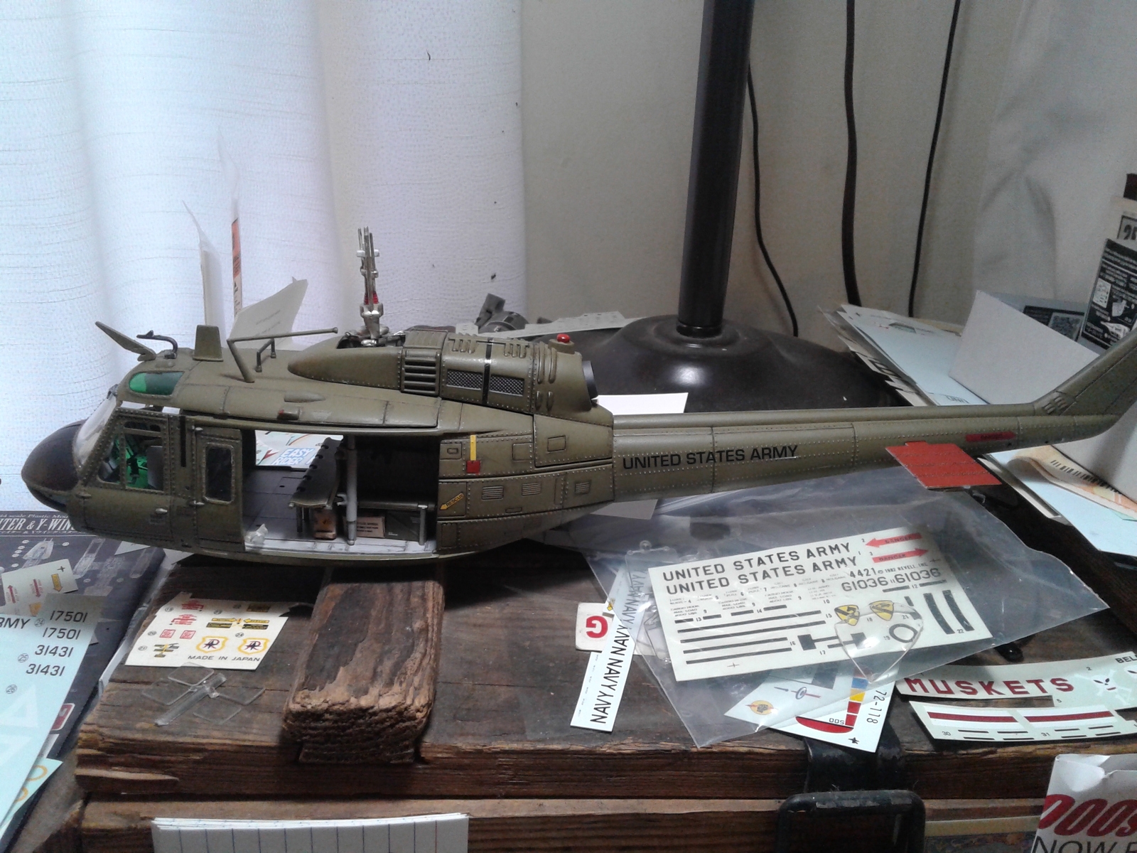 【未組立】ドラゴン 1/35 UH-1D HUEY 1/35 UH-1D Huey – Cyber Hobby