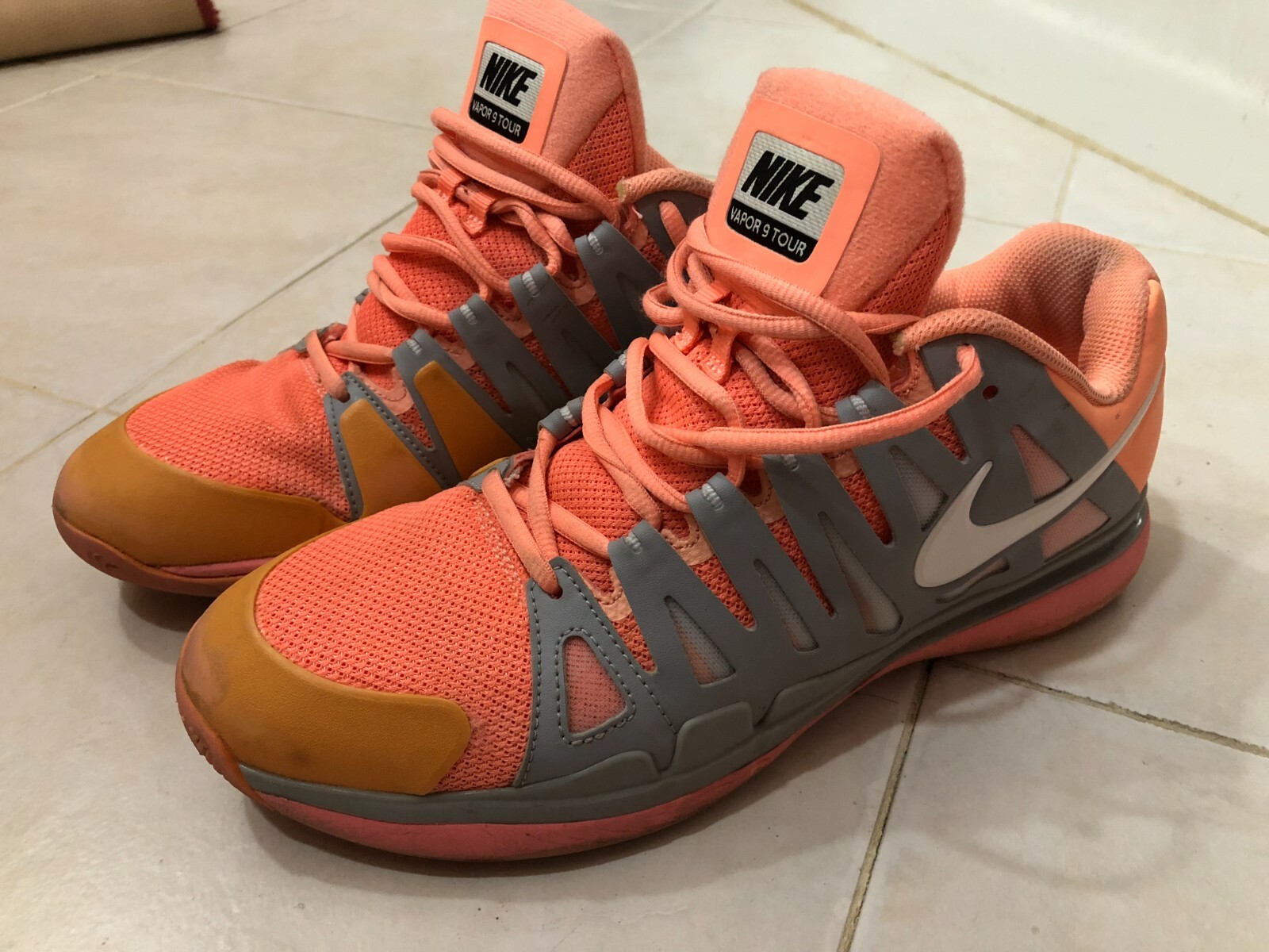 フェデラー Nike Air Zoom Vapor ロジャー・フェデラーモデルの最新シューズ NikeCourt Air Zoom