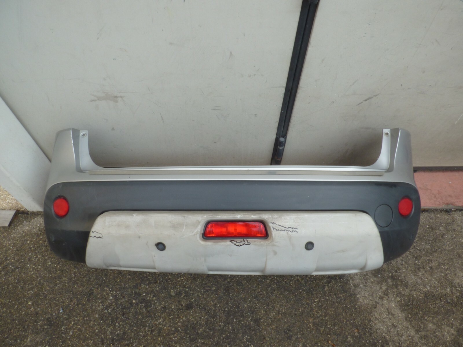 Paraurti posteriore NISSAN QASHQAI 2008 CON SENSORI, SPOILER CREPATO