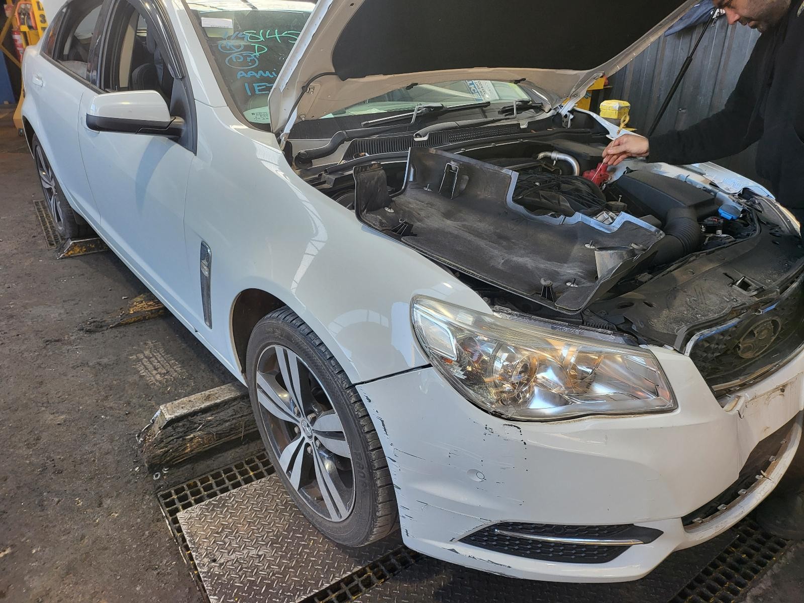 Holden Commodore Left Front Door Window Regulator VF 05/2013-12/2017 - thumbnail 4