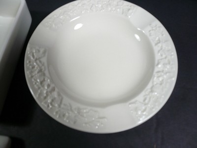 Vintage Wedgwood Queen's Ware White Cigarette Case Holder & 2 Ashtrays