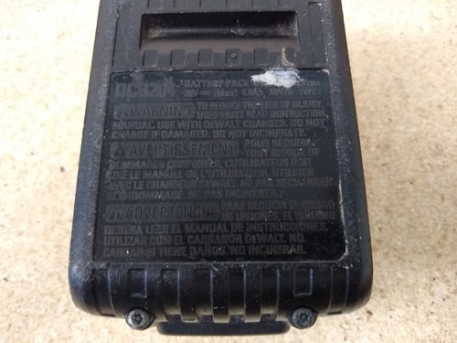 DeWalt DCB204 20V Lithium-ion Cordless Tool Battery, 4 Ah, Used, Tested Working