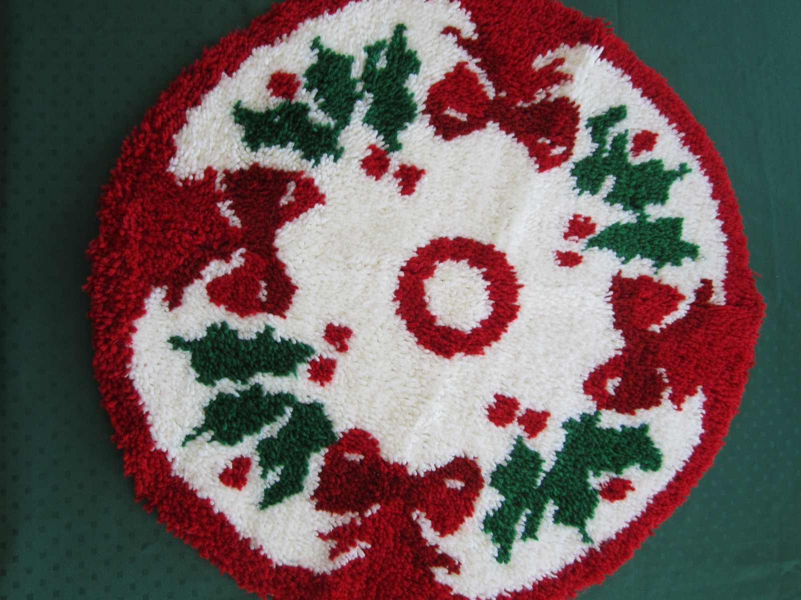 Completed Holly Red Bows Latch hook Rug Christmas tree skirt table topper Hippie