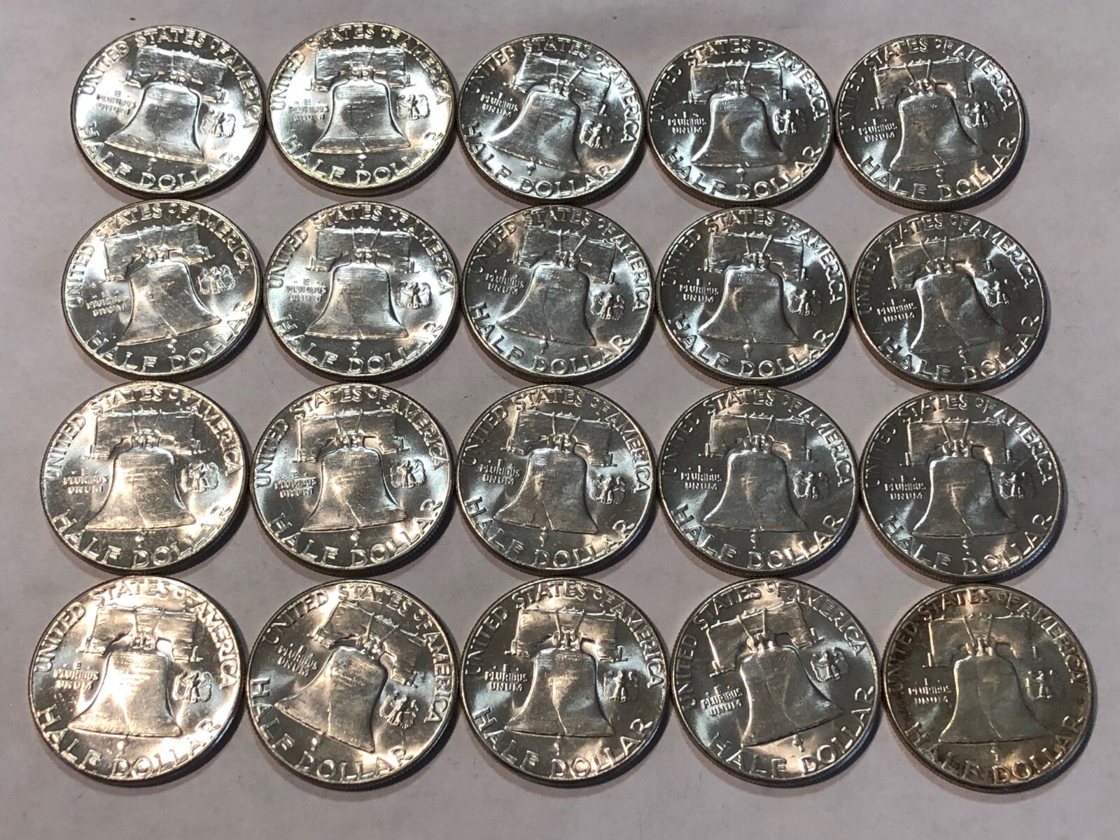 Original ROLL of 20 1958 BU Franklin silver half dollars. Endcoins toned (lot#1)